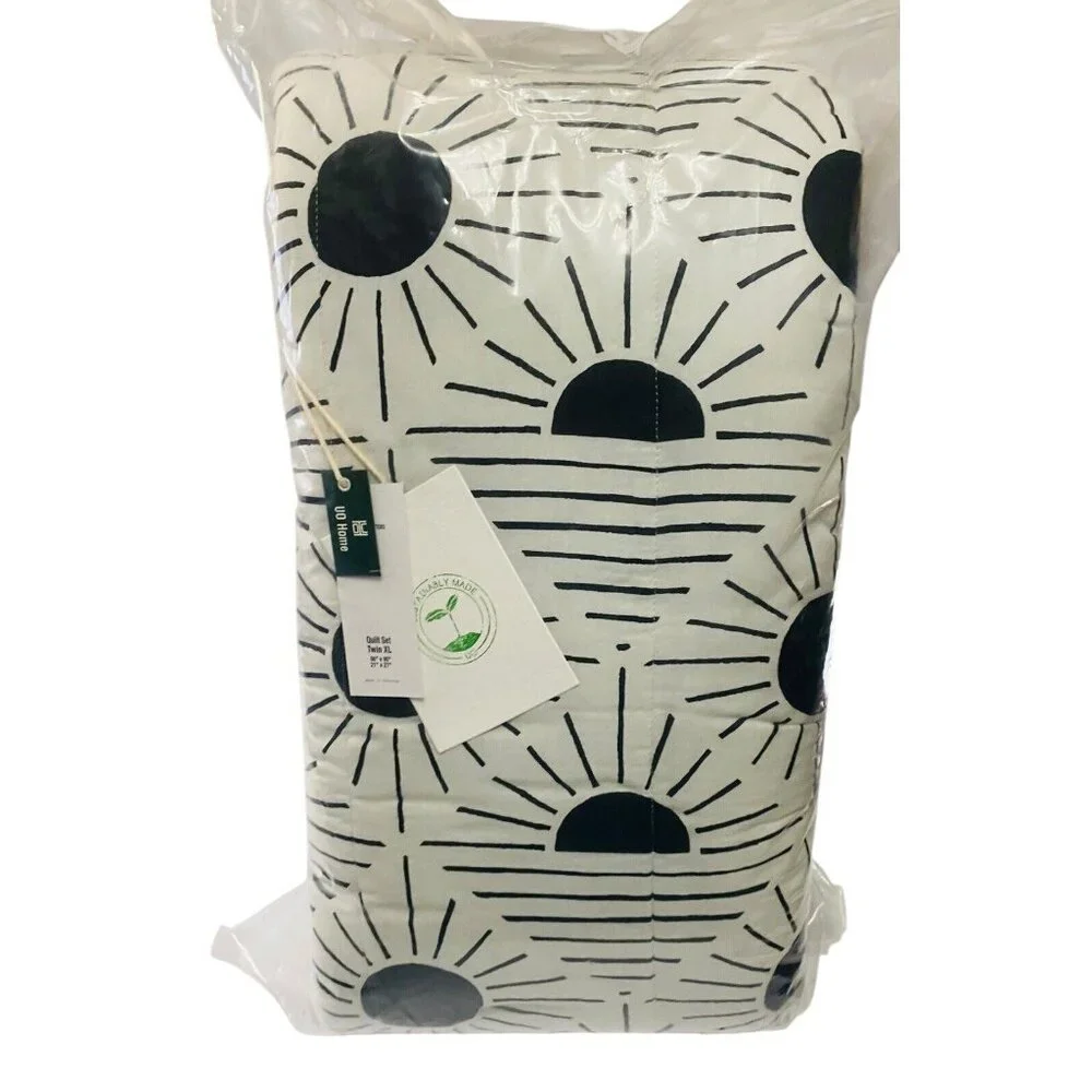 Urban Outfitters Geo Sun Quilt Set Twin XL Boho White Black Comforter NWT